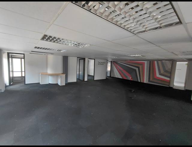 330M² OFFICE TO LET IN MAGALIESSIG